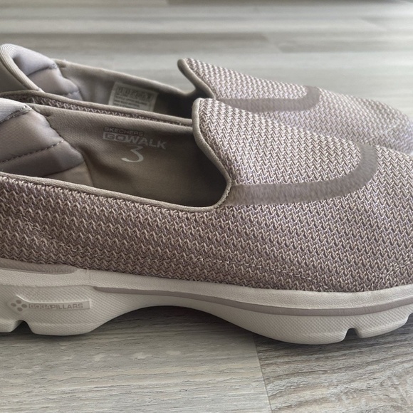 Skechers Shoes Beige Mesh Women's Size 7.5 GO Walk 3 Sporty Slip Ons Sneakers - Picture 3 of 8